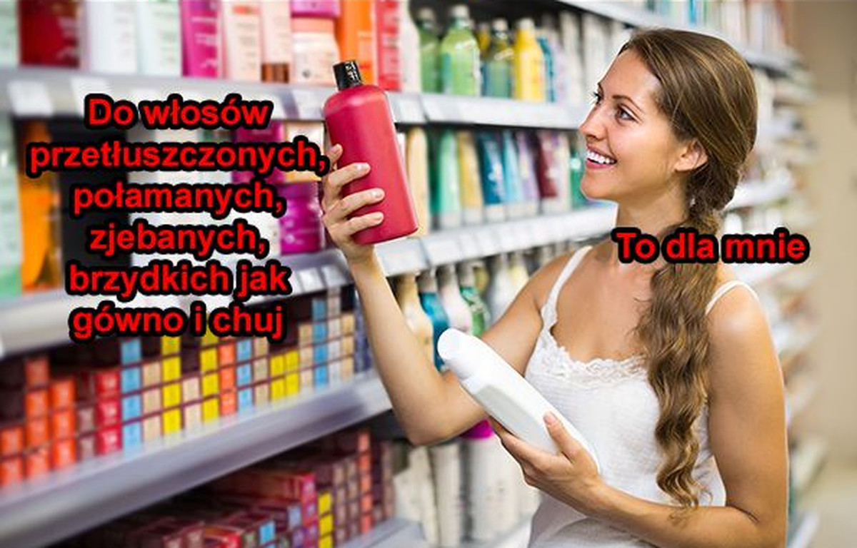 kobieta wybiera szampon który najbardziej po niej jedzie